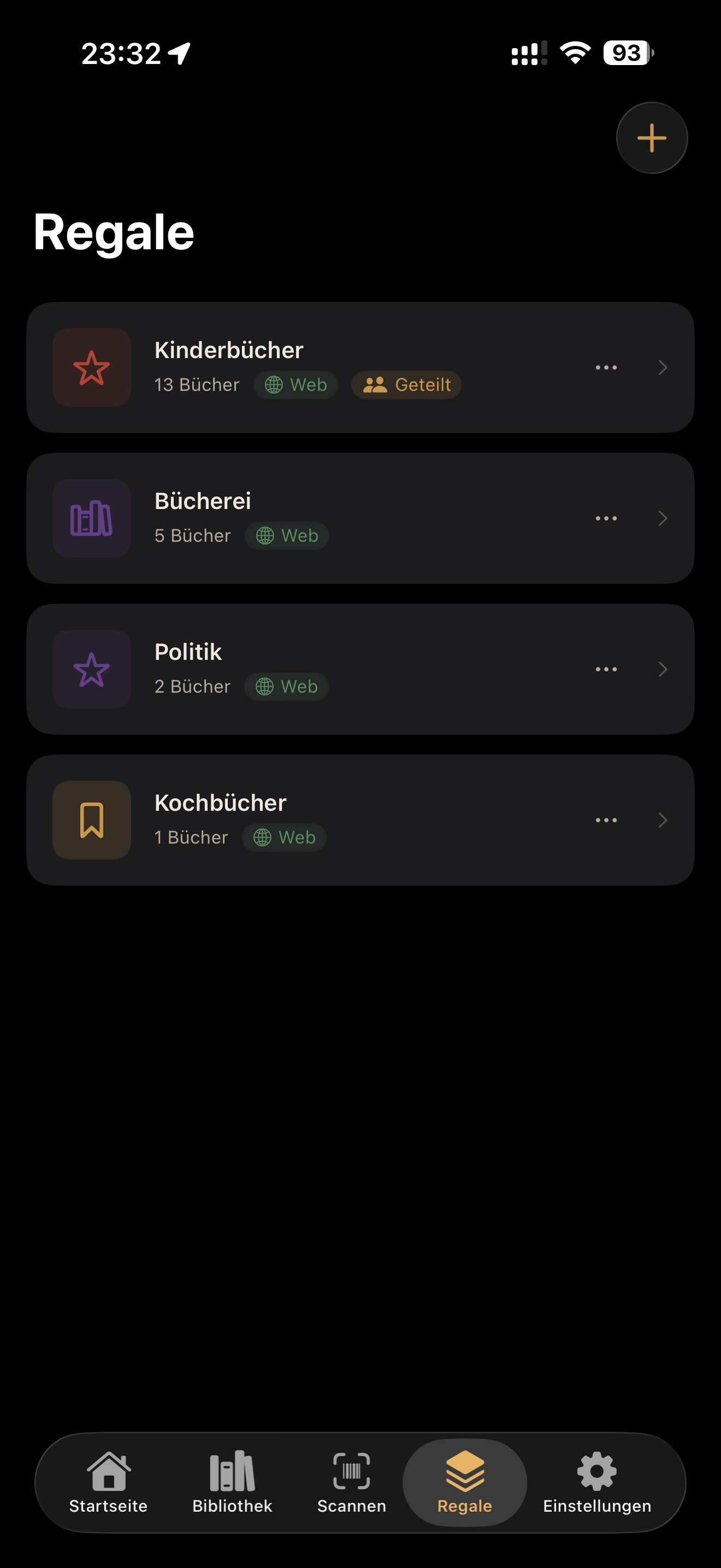 Regalübersicht mit geteilter Kennzeichnung